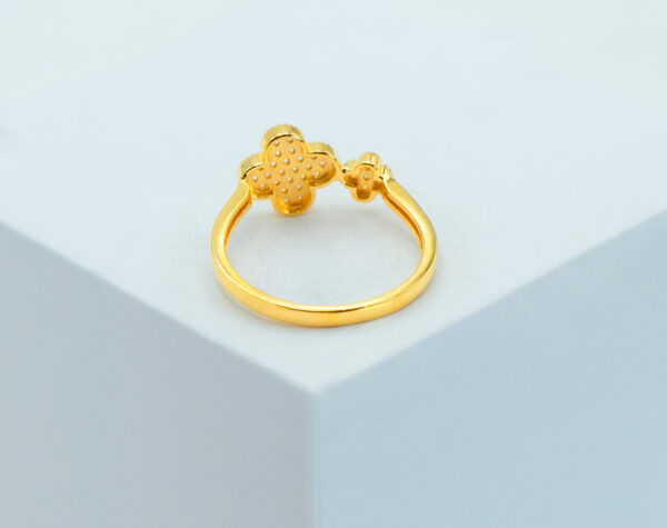 Clover Sparkle Ring - Image 3